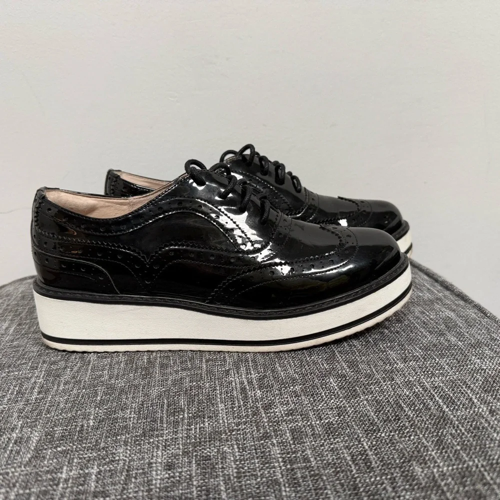 Bruno Marc Women's Elegant Wingtip Platform Oxfords, Size 8, Great Condition!